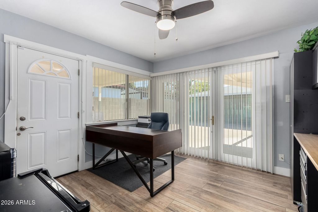 Image 20 of property listing at 921 W VERDE Lane, Phoenix, AZ 85013