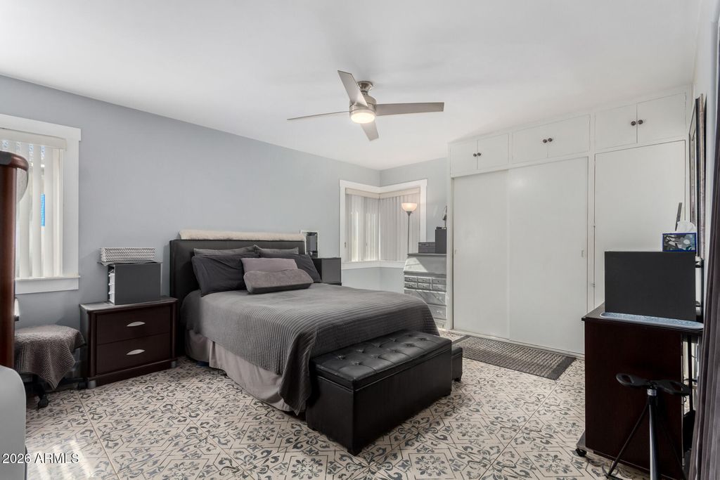 Image 22 of property listing at 921 W VERDE Lane, Phoenix, AZ 85013