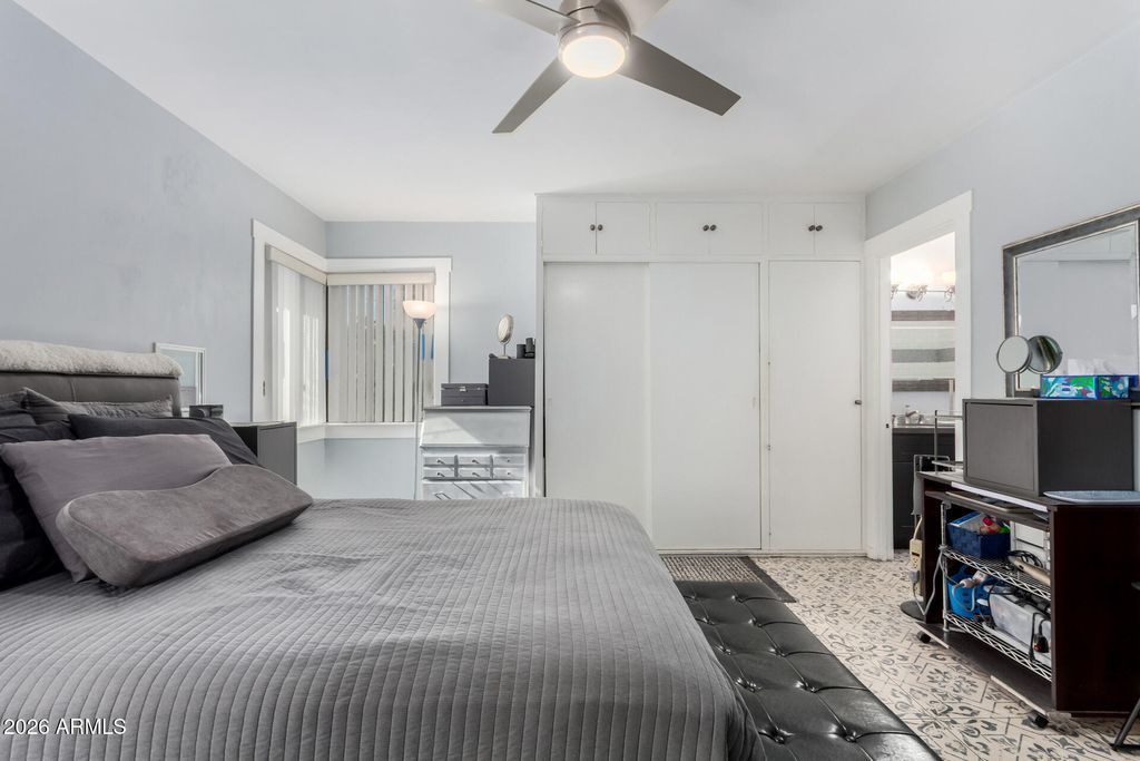 Image 23 of property listing at 921 W VERDE Lane, Phoenix, AZ 85013