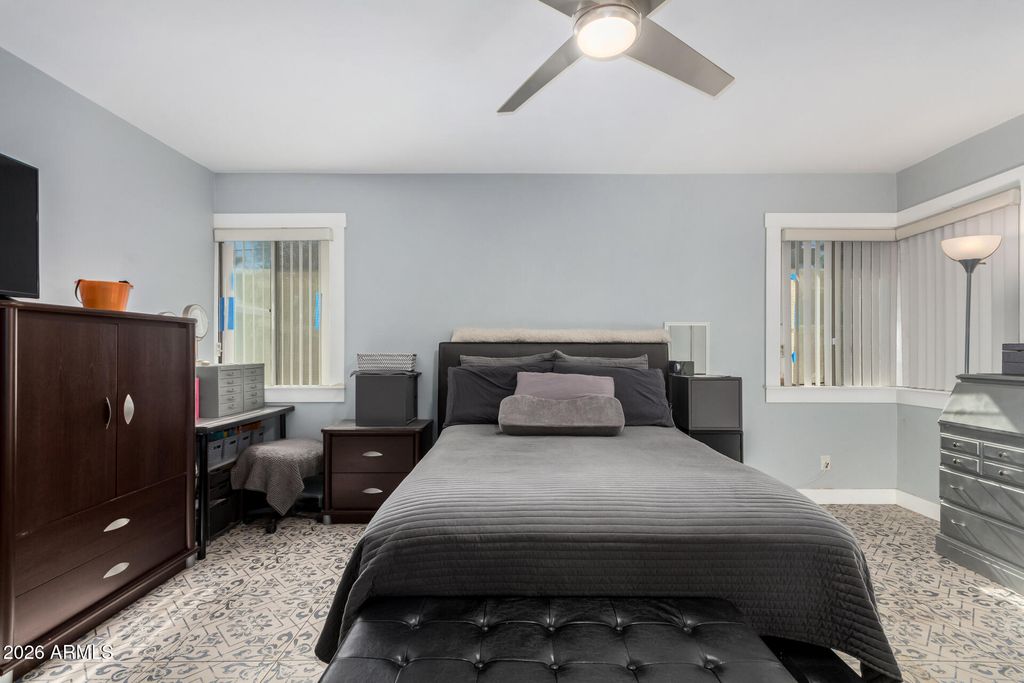 Image 24 of property listing at 921 W VERDE Lane, Phoenix, AZ 85013