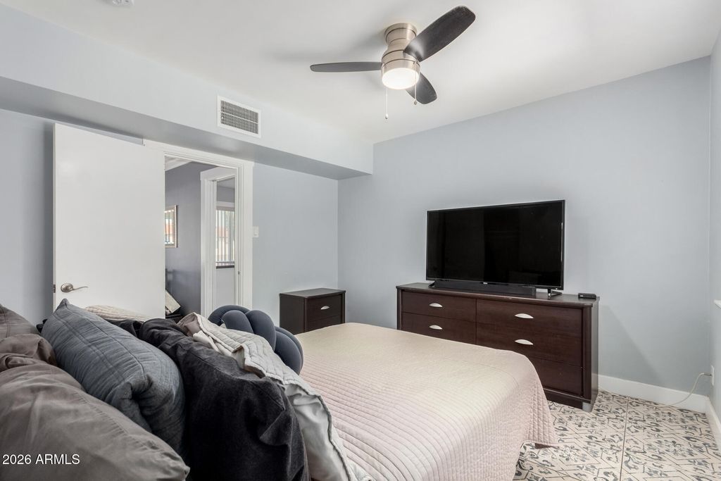 Image 29 of property listing at 921 W VERDE Lane, Phoenix, AZ 85013