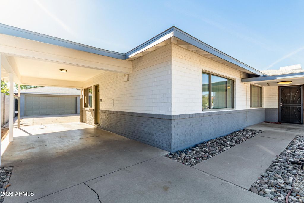 Image 3 of property listing at 921 W VERDE Lane, Phoenix, AZ 85013