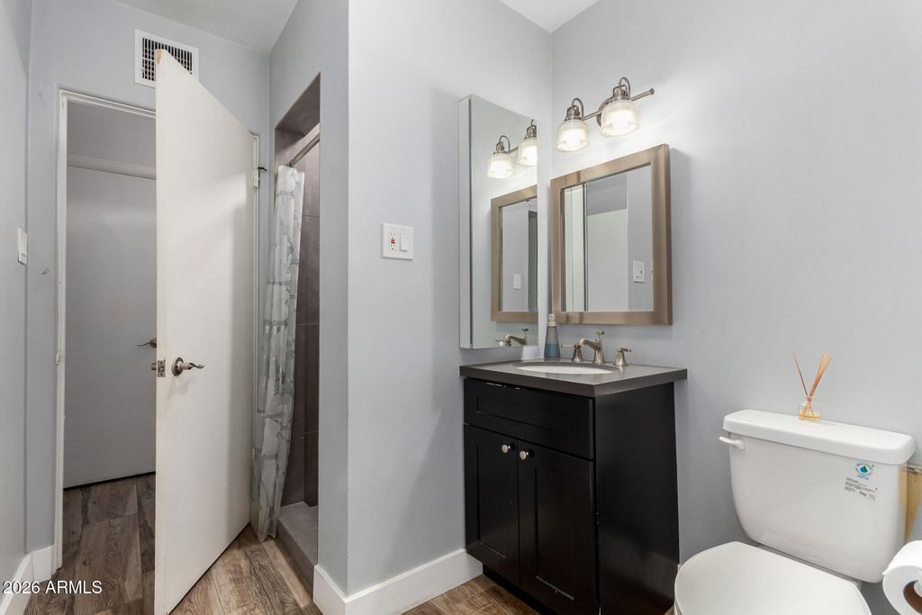 Image 31 of property listing at 921 W VERDE Lane, Phoenix, AZ 85013