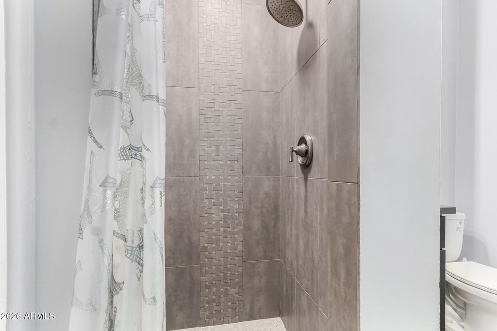 Image 32 of property listing at 921 W VERDE Lane, Phoenix, AZ 85013