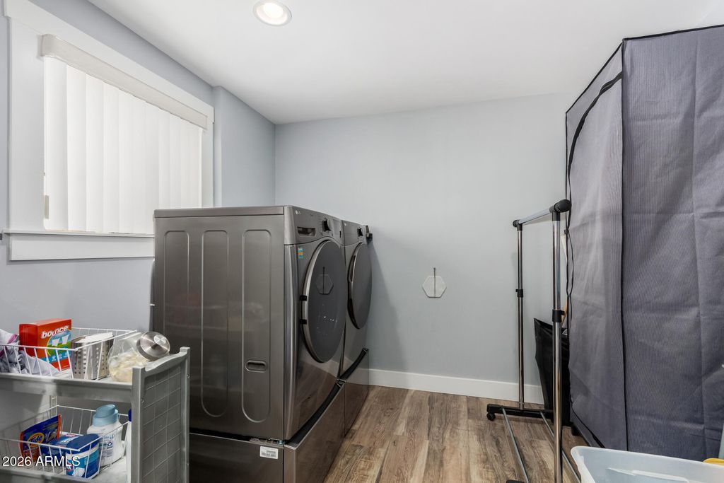 Image 33 of property listing at 921 W VERDE Lane, Phoenix, AZ 85013