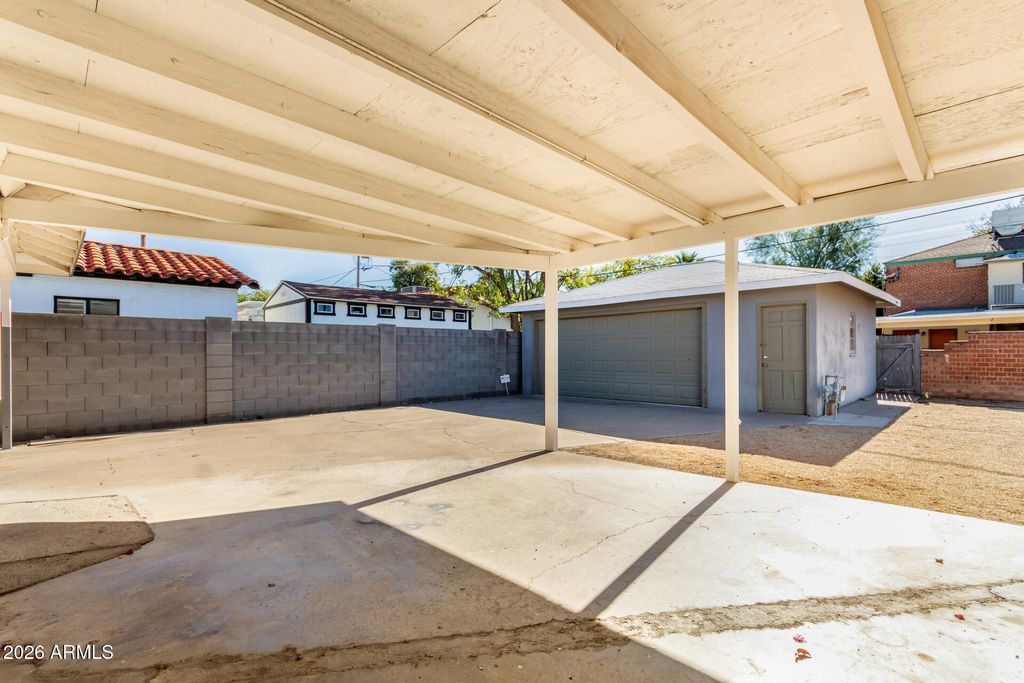 Image 35 of property listing at 921 W VERDE Lane, Phoenix, AZ 85013