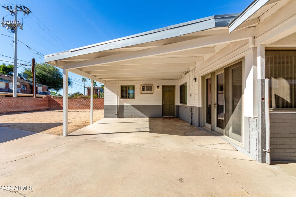 Image 36 of property listing at 921 W VERDE Lane, Phoenix, AZ 85013