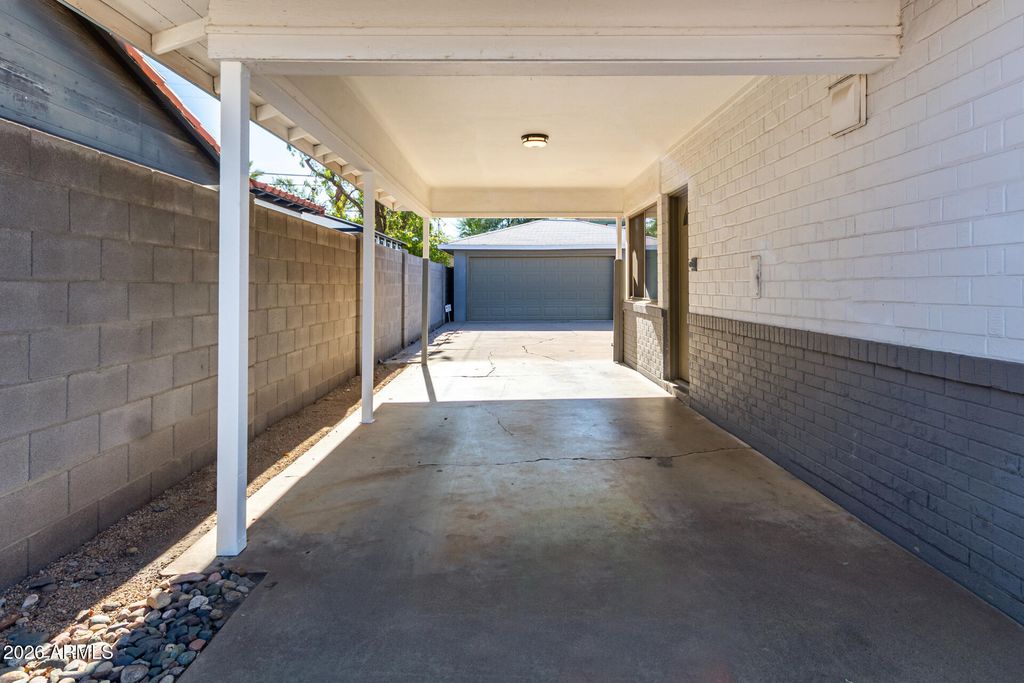 Image 37 of property listing at 921 W VERDE Lane, Phoenix, AZ 85013