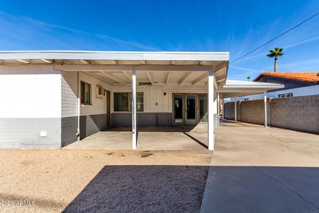 Image 38 of property listing at 921 W VERDE Lane, Phoenix, AZ 85013