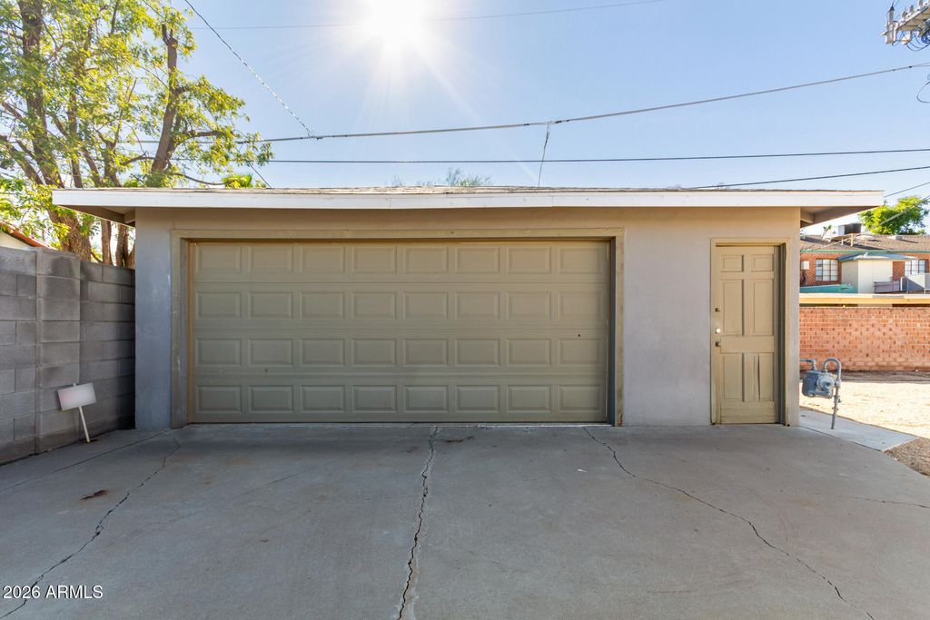 Image 39 of property listing at 921 W VERDE Lane, Phoenix, AZ 85013