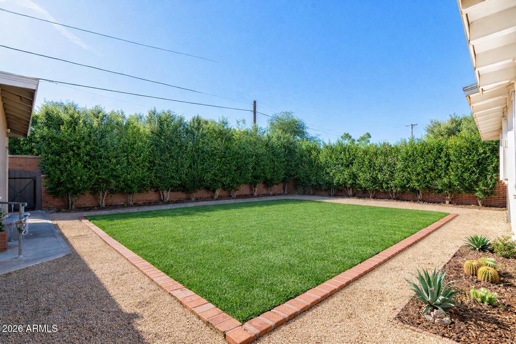 Image 40 of property listing at 921 W VERDE Lane, Phoenix, AZ 85013