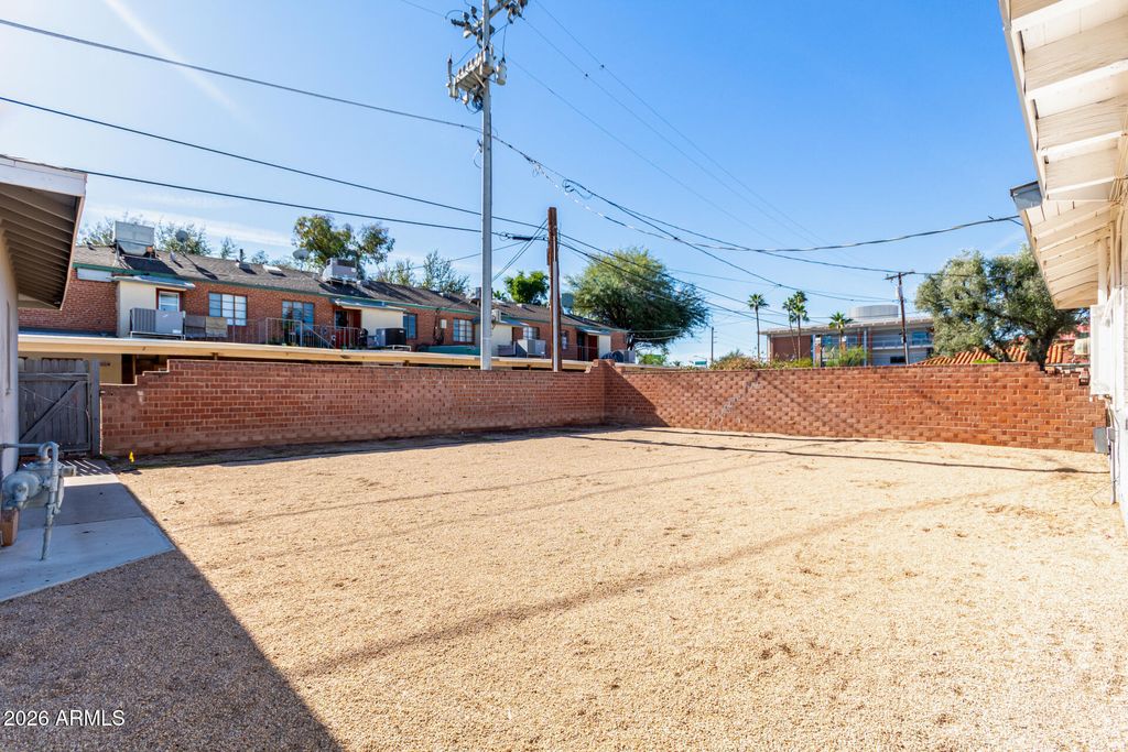 Image 41 of property listing at 921 W VERDE Lane, Phoenix, AZ 85013