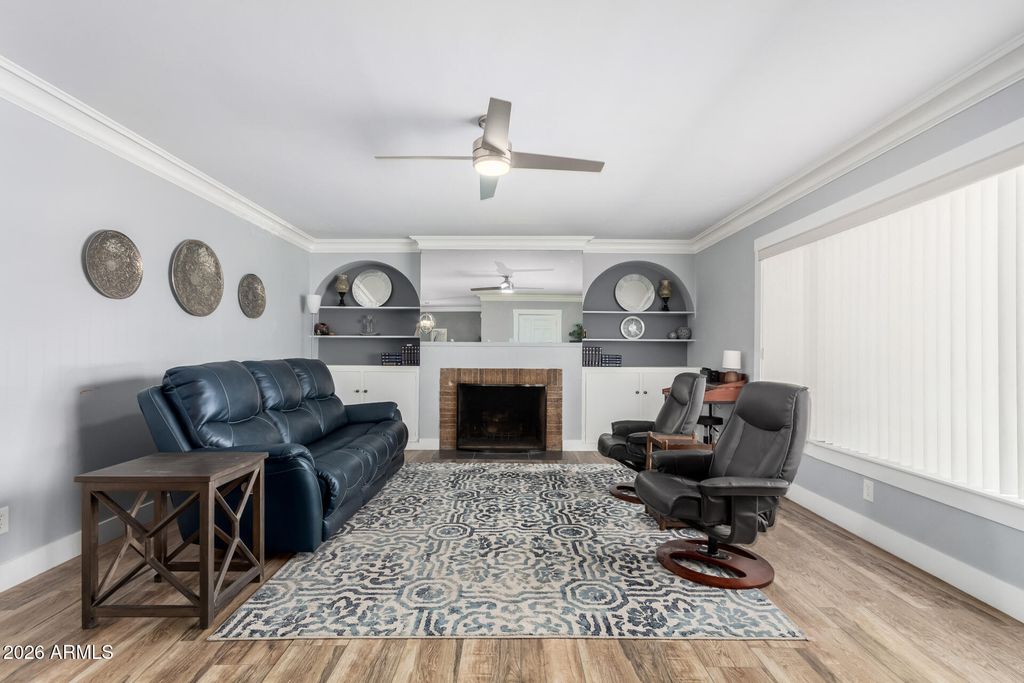 Image 5 of property listing at 921 W VERDE Lane, Phoenix, AZ 85013