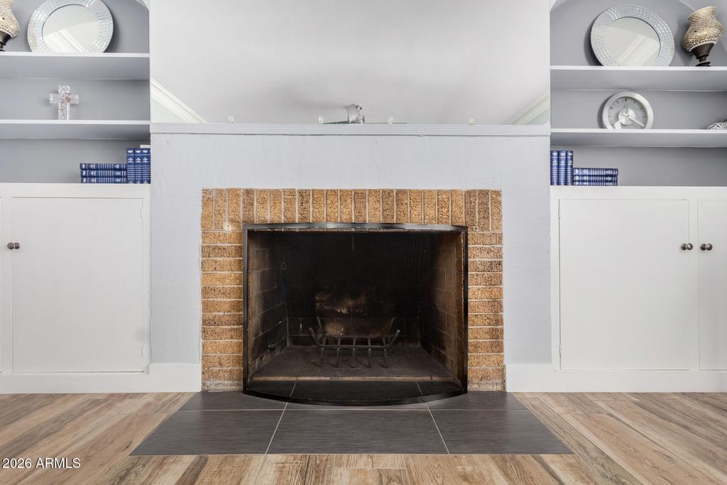 Image 7 of property listing at 921 W VERDE Lane, Phoenix, AZ 85013