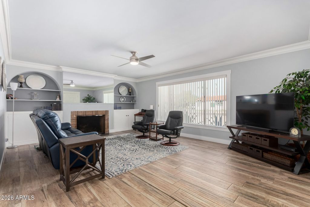 Image 8 of property listing at 921 W VERDE Lane, Phoenix, AZ 85013