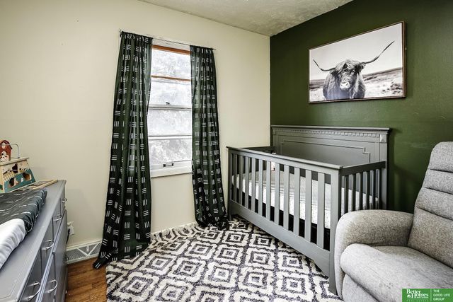 9056 Meadow Drive, Omaha, NE 68114