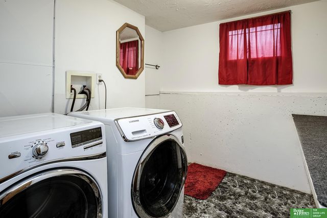 9056 Meadow Drive, Omaha, NE 68114