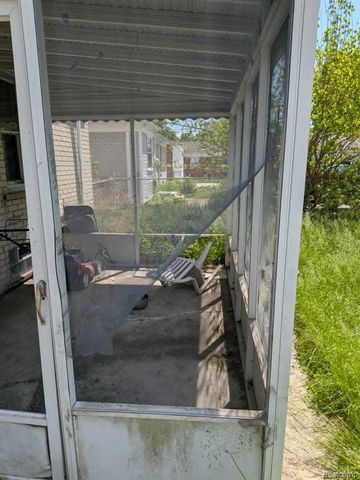 17717 Gaylord, Redford, MI 48240