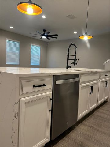 2556 13TH AVENUE N, St Petersburg, FL 33713