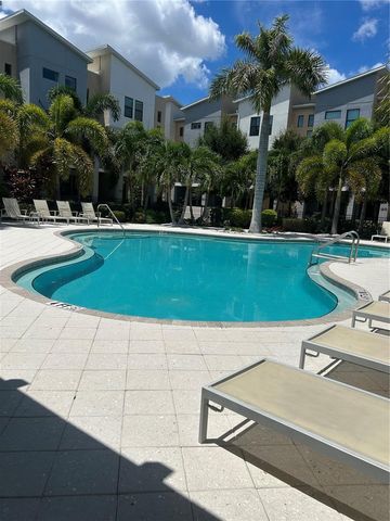 2556 13TH AVENUE N, St Petersburg, FL 33713