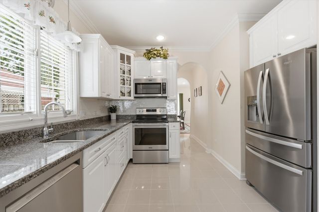 7806 N Octavia Avenue, Niles, IL 60714
