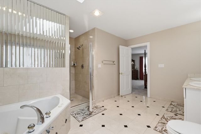 7806 N Octavia Avenue, Niles, IL 60714