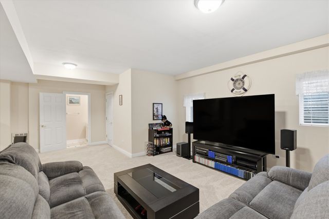 7806 N Octavia Avenue, Niles, IL 60714