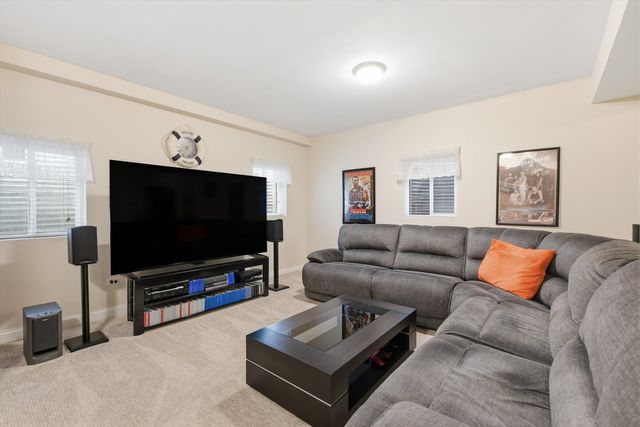 7806 N Octavia Avenue, Niles, IL 60714