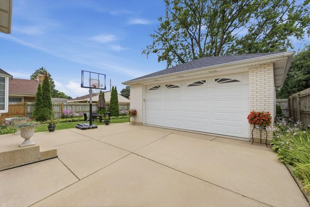 7806 N Octavia Avenue, Niles, IL 60714