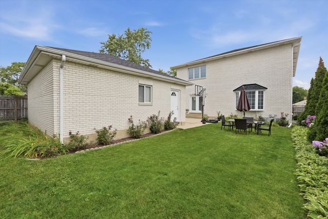 7806 N Octavia Avenue, Niles, IL 60714