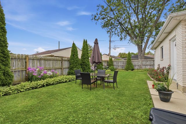 7806 N Octavia Avenue, Niles, IL 60714