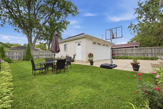 7806 N Octavia Avenue, Niles, IL 60714