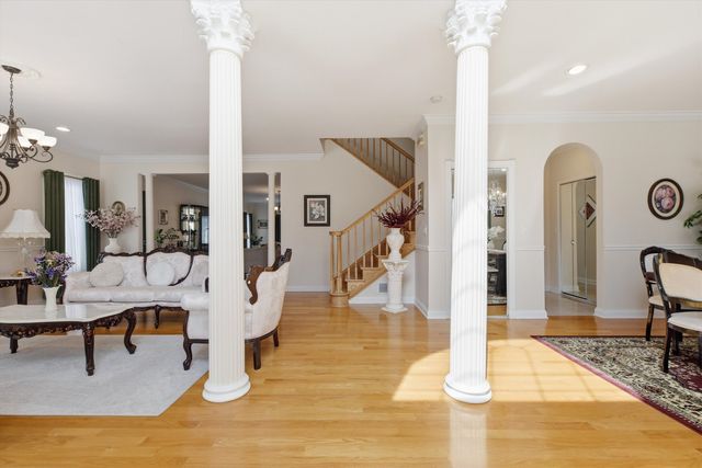 7806 N Octavia Avenue, Niles, IL 60714