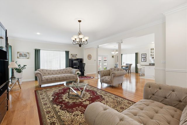7806 N Octavia Avenue, Niles, IL 60714