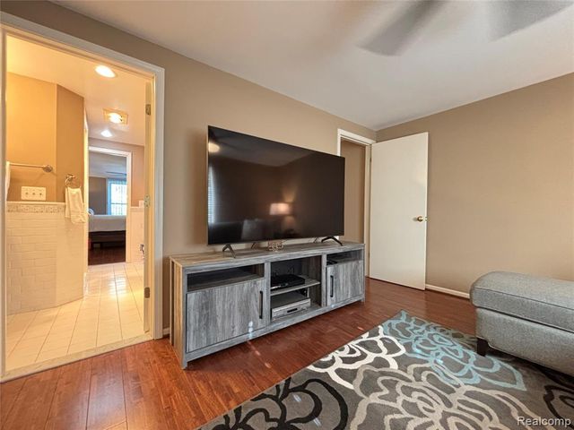 1217 Woodbridge Street 164, Saint Clair Shores, MI 48080