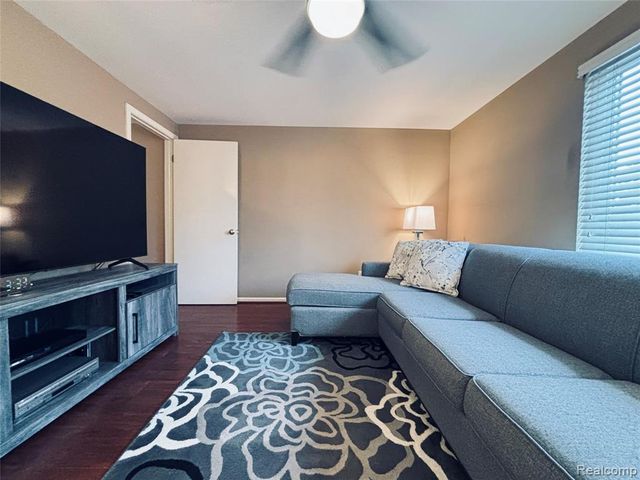 1217 Woodbridge Street 164, Saint Clair Shores, MI 48080