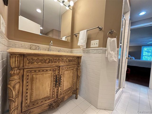 1217 Woodbridge Street 164, Saint Clair Shores, MI 48080