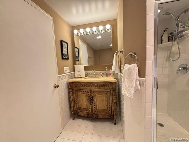 1217 Woodbridge Street 164, Saint Clair Shores, MI 48080