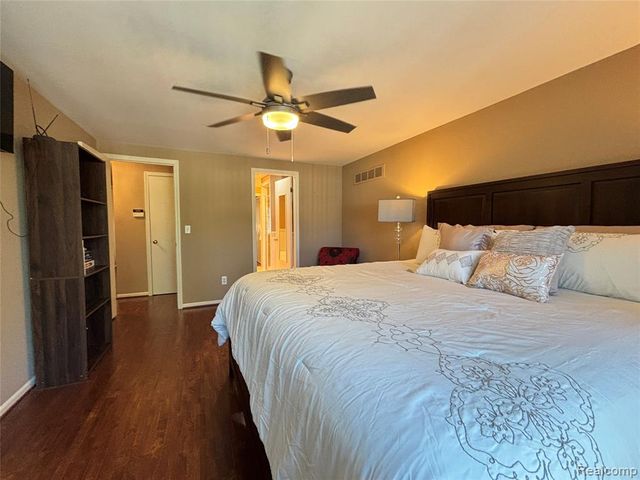 1217 Woodbridge Street 164, Saint Clair Shores, MI 48080