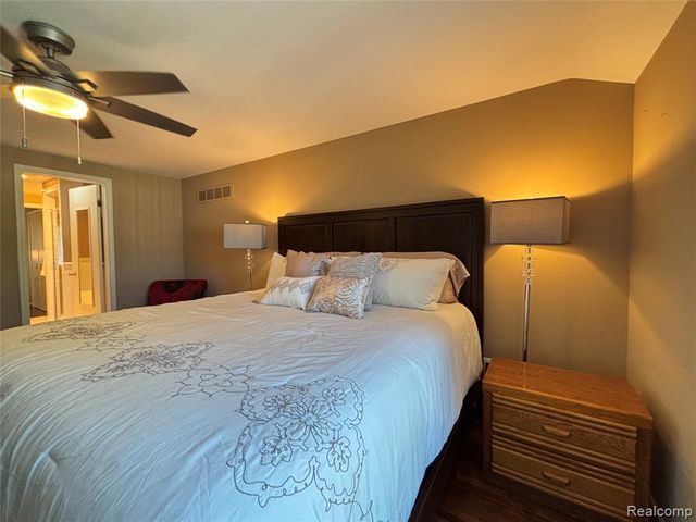 1217 Woodbridge Street 164, Saint Clair Shores, MI 48080