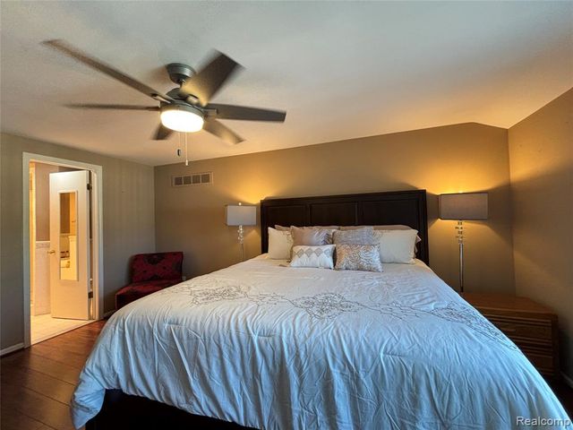 1217 Woodbridge Street 164, Saint Clair Shores, MI 48080