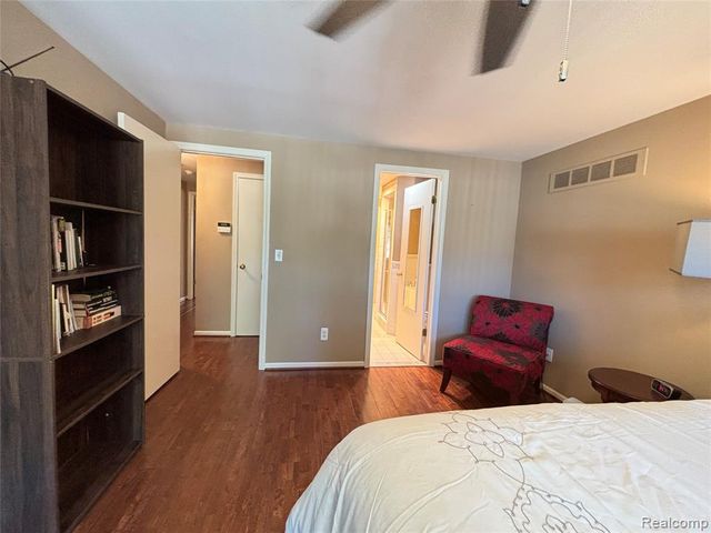 1217 Woodbridge Street 164, Saint Clair Shores, MI 48080