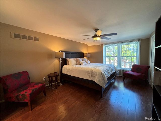 1217 Woodbridge Street 164, Saint Clair Shores, MI 48080