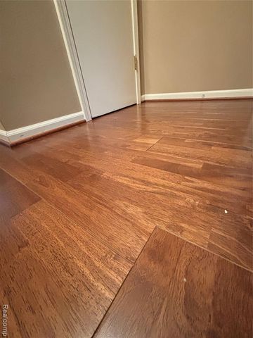 1217 Woodbridge Street 164, Saint Clair Shores, MI 48080
