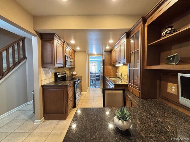 1217 Woodbridge Street 164, Saint Clair Shores, MI 48080