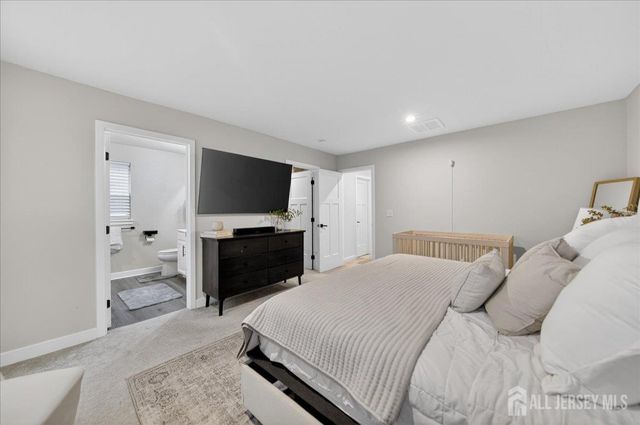 66 American Way 266, Aberdeen, NJ 07721