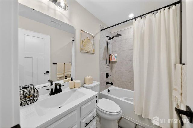 66 American Way 266, Aberdeen, NJ 07721