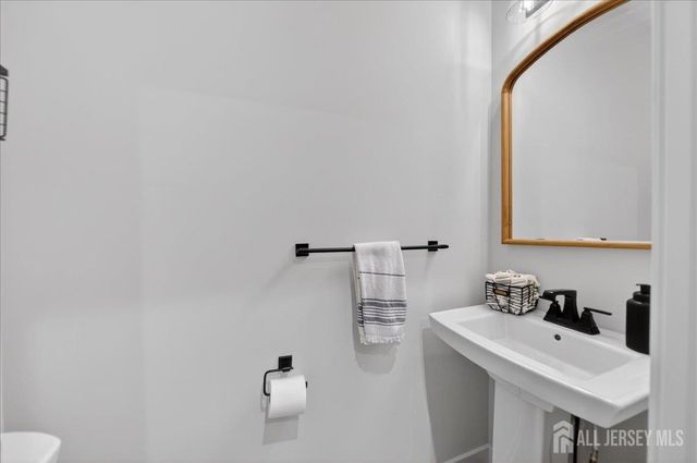 66 American Way 266, Aberdeen, NJ 07721