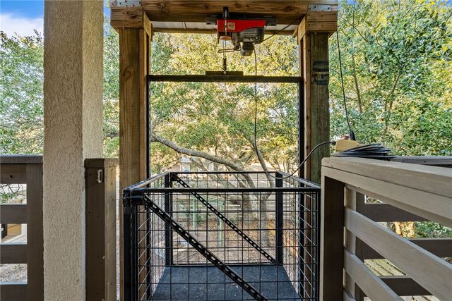 422 Spanish Wood Dr, Rockport, TX 78382