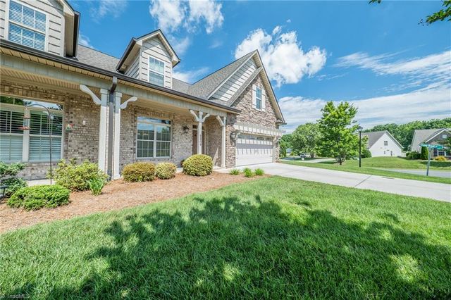 5209 SUNNY BROOK Court, Clemmons, NC 27012